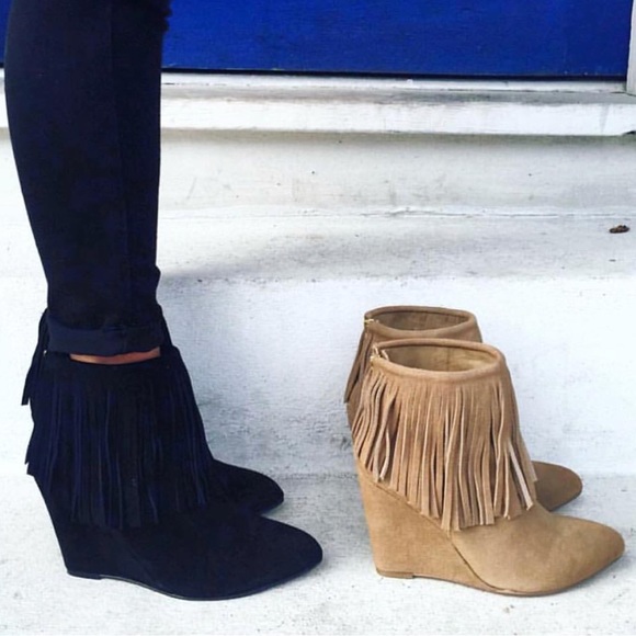 NIB Black Chic Boho Fringe Pointy Toe Wedge Boots - Picture 2 of 4
